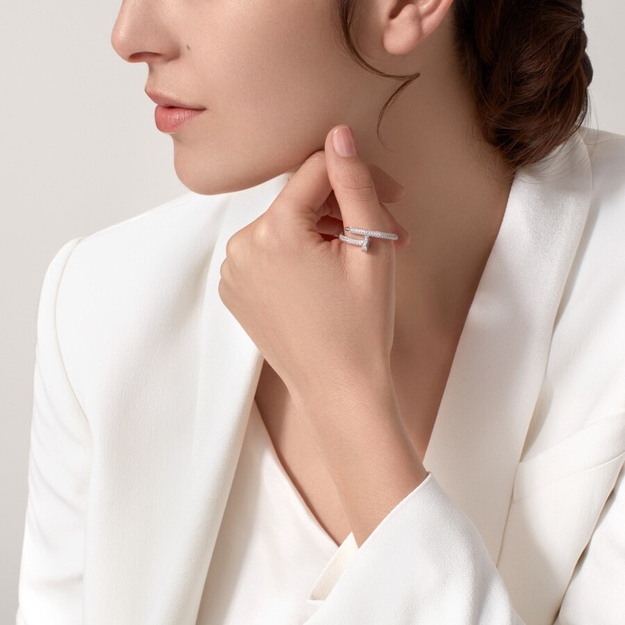 juste un clou-ring klassisches modell gepflastert