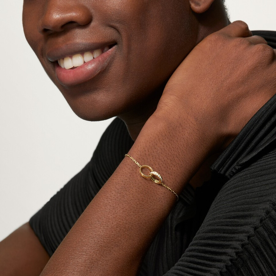 love-armband an einer kette halb mit strasssteinen besetzt