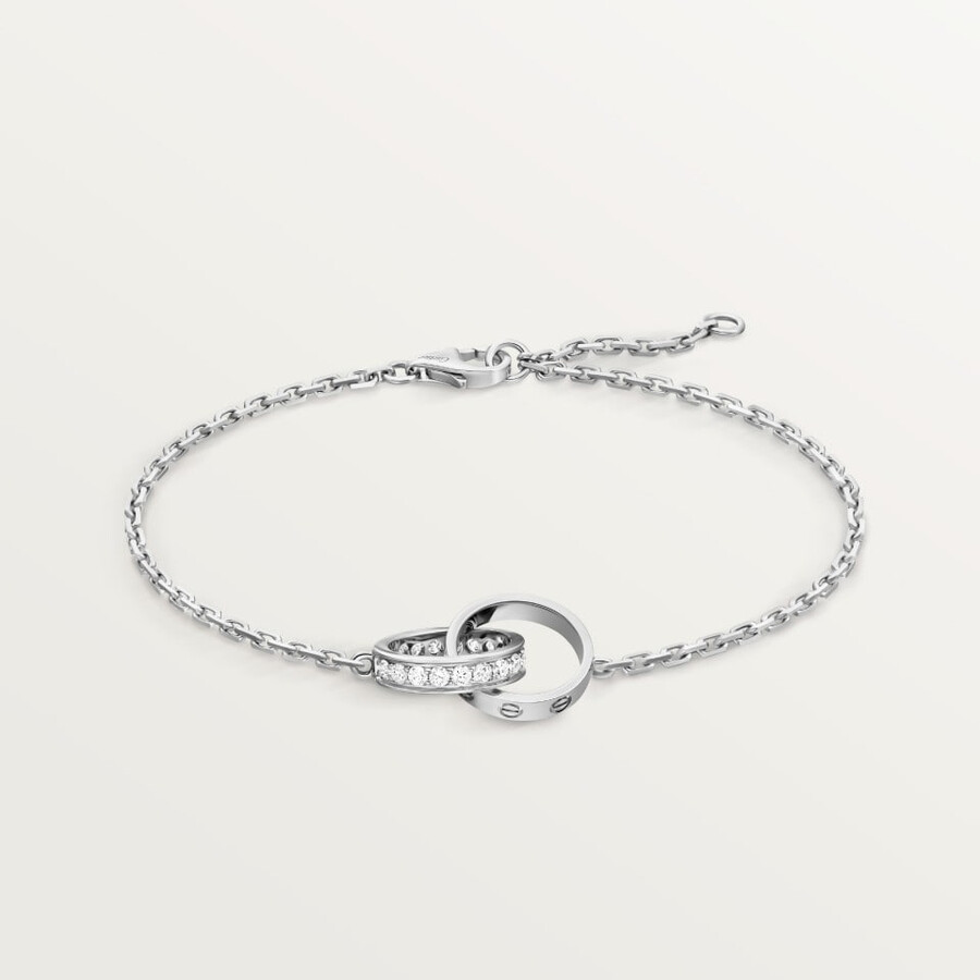 love-armband an einer kette halb mit strasssteinen besetzt