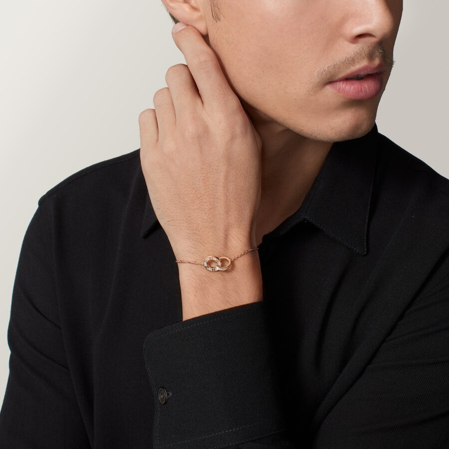 love-armband an einer kette mit strasssteinen besetzt