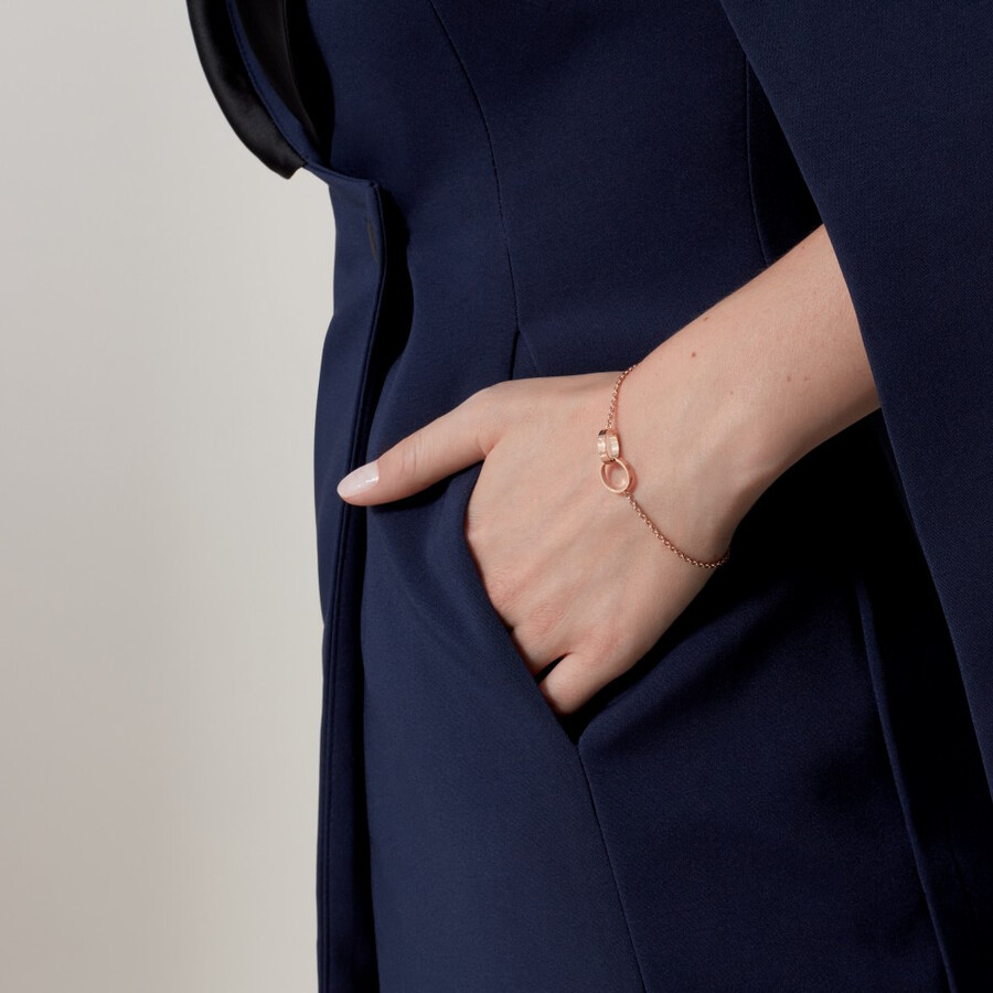 love-armband an der kette
