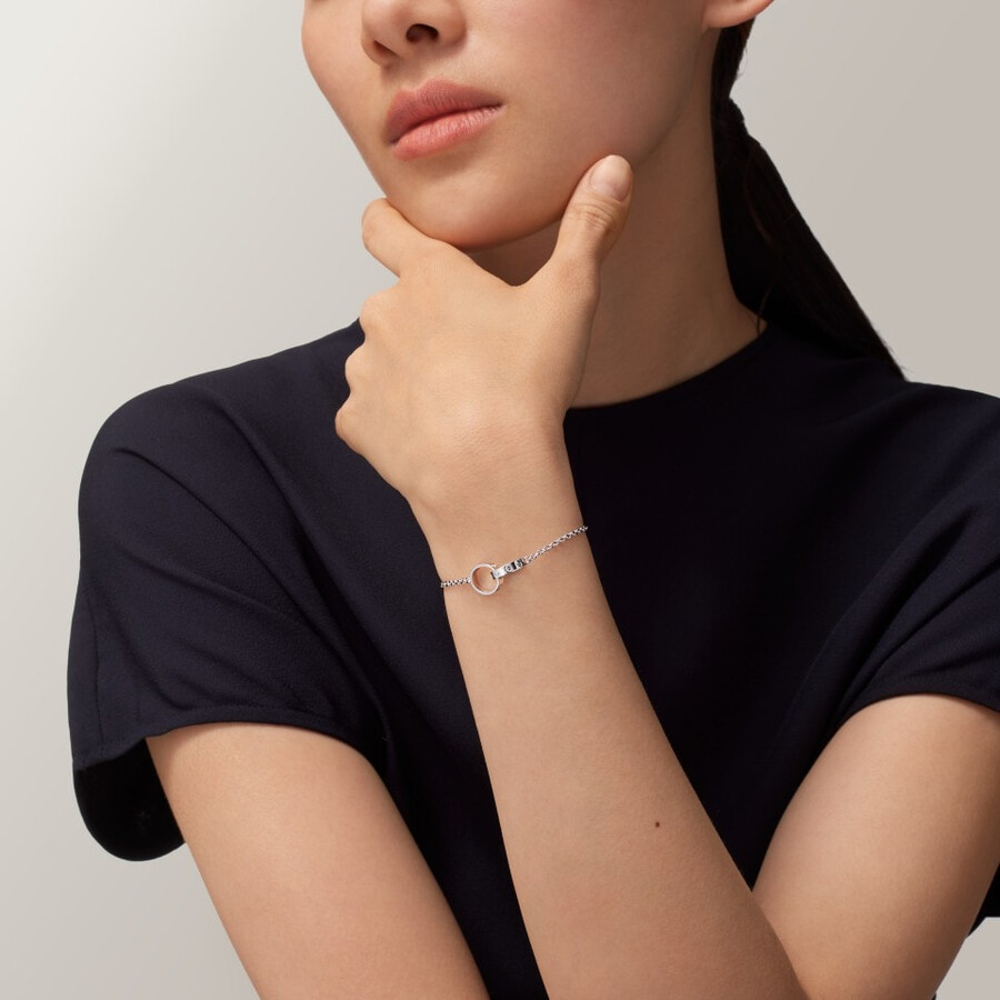 love-armband an der kette