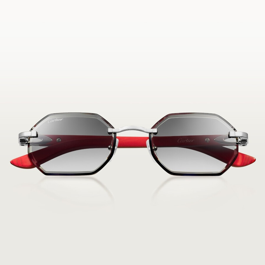 cartier-sonnenbrille mit länglichem c-förmigem design.